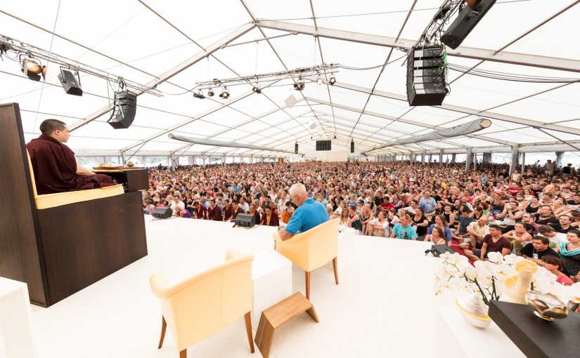 7500 participants de 40 pays différents viennent écouter les enseignements de Karmapa en Allemagne